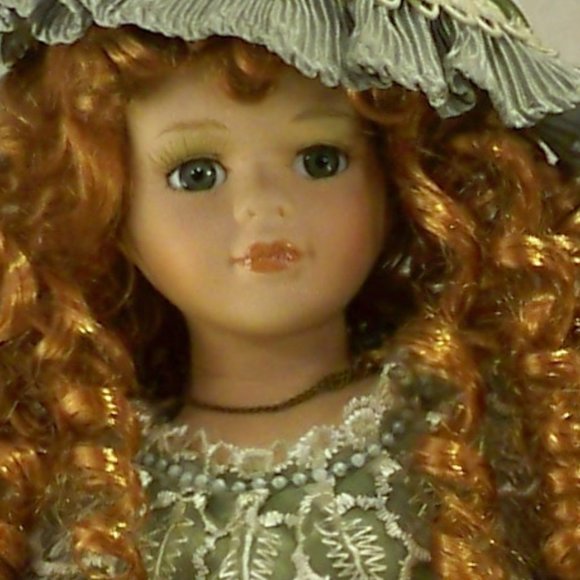 *Cathay Collection Porcelain 2 Doll W/Stand - Picture 2 of 9